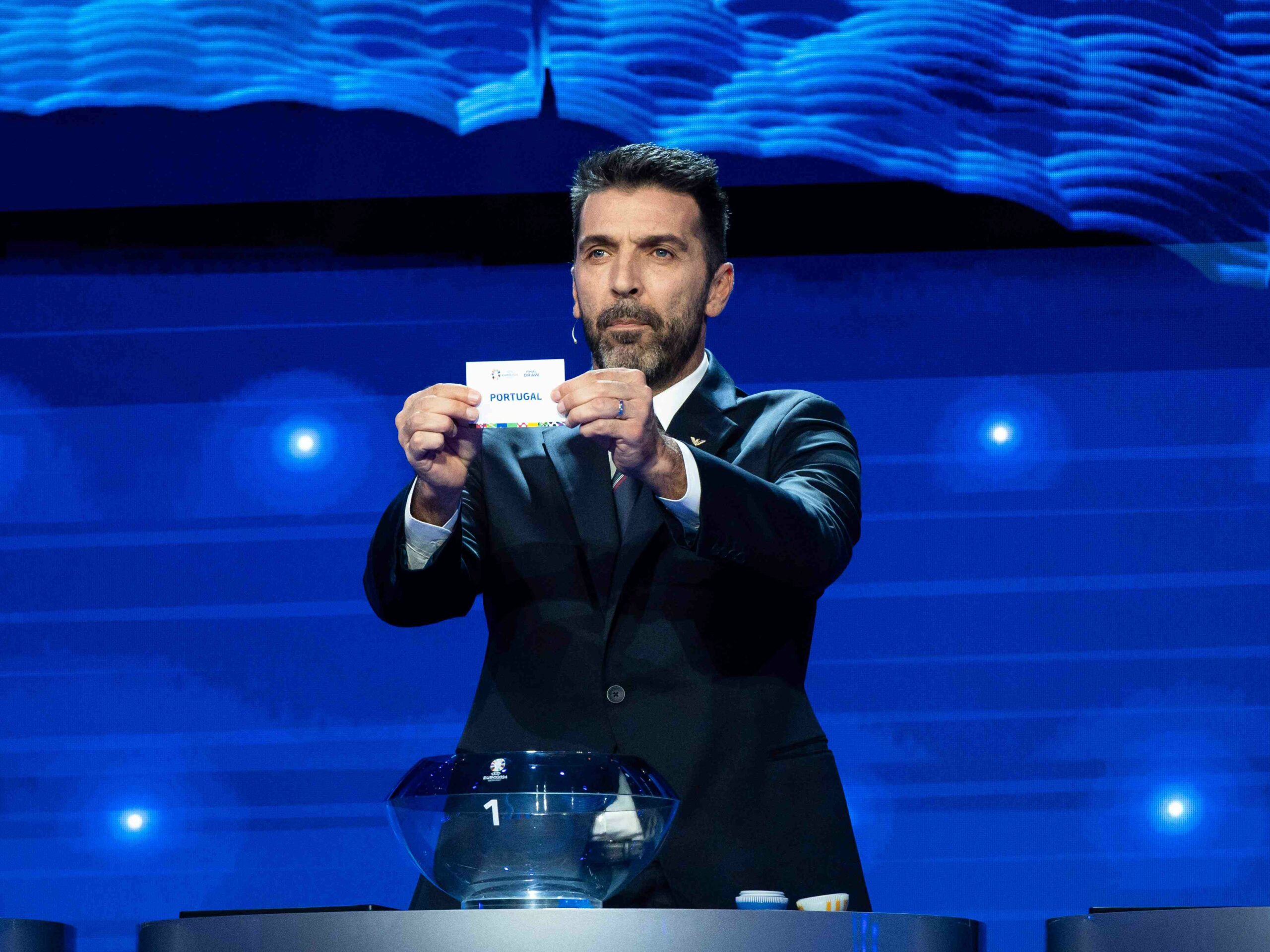 Gigi Buffon displaying the note for Portugal's qualification to Euro 2024 group stage, without celebration